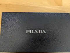 PRADA 紺色　パスケース チェーン付き