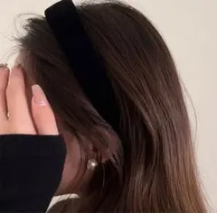 ヘアアクセサリー カチューシャ ブラック　可愛い　韓国　ベロア　黒　シンプル 冬
