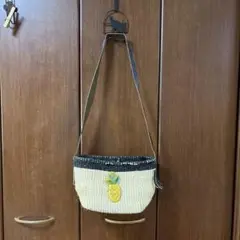 パイナップル刺繍のショルダーバッグ
