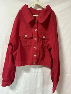 赤いクロップドジャケット