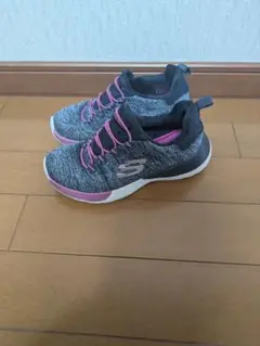 スケッチャーズ　スニーカー　１９センチ