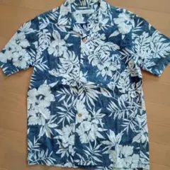 アロハシャツ ネイビーとホワイト 花柄