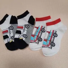未使用☆パトカー 救急車 靴下 13〜15㌢ はたらくくるま