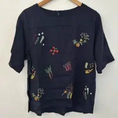 【新品美品】刺繍入りカットソー