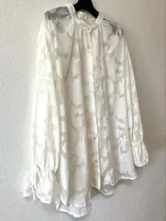 【美品】シアーシャツ　オーガンジーブラウス　フレア長袖　綺麗めシャツ　アイボリー