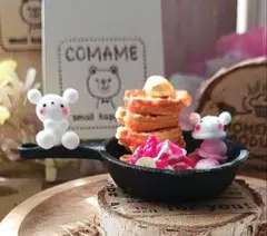ミニチュアスイーツ しろくまフライパン蜂蜜ワッフルと苺アイス♡