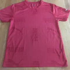PUMA ロゴ入り レッド Tシャツ