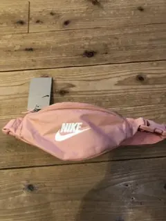 新品未使用ナイキ NIKEウェストバック薄ピンクポーチ