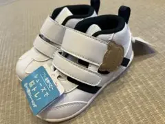 ベビー トレーニングシューズ ホワイト　足育ベビー　シューズで脳トレ　新品未使用