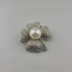 ブローチ