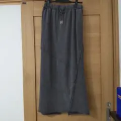 新品未使用タグ付ジーナシスキリカエカットナロースカート