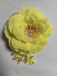 【新品】黄色の花ヘアアクセサリー　コサージュ