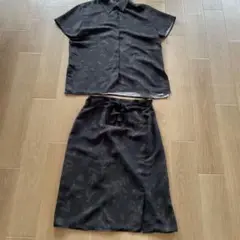 黒い花柄サテンセットアップ