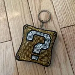 スーパーマリオ　はてなブロック　キーホルダー　キラキラ　ラインストーン