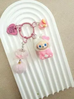 ラブブとケーキ付きピンクストラップ