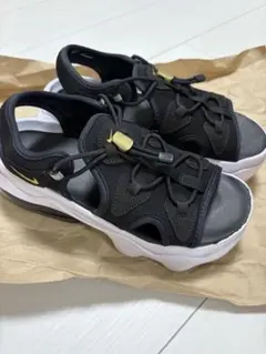 美品NIKE エアマックス　ココ　サンダル　白黒