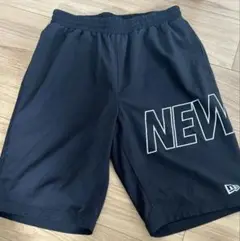 New Era 黒ショートパンツ