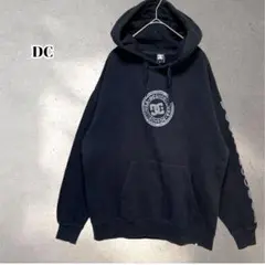 DC　プルパーカー　ビッグロゴ　プリント　Sサイズ　黒　フーディ　5689