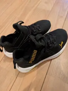 PUMA ブラック ゴールド スニーカー