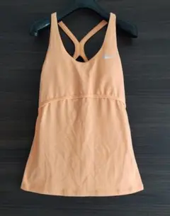 NIKE ナイキ レディース カップ付き タンクトップ　ヨガ　ジム　L