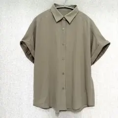 美品✦GU ドレープシャツ(半袖) S カーキ ゆったり涼しい オフィス 速乾性