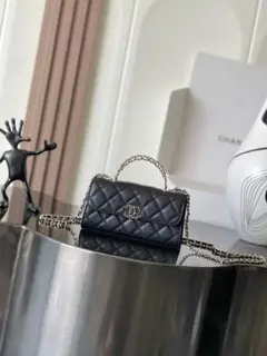 CHANEL ブラックレザーキルティングショルダーバッグ