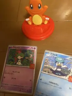 リザードンフィギュアとポケモンカードセット