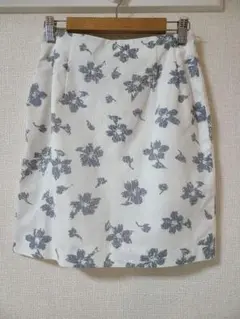 美品　BERADIANCE　ミニスカート　花柄　きれいめ　ホワイト