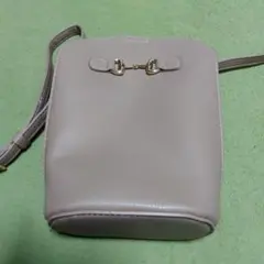 ベージュ ショルダーバッグ シンプルデザイン