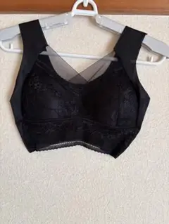 V eimia シームレス着痩せブラ　ブラックレースブラジャー