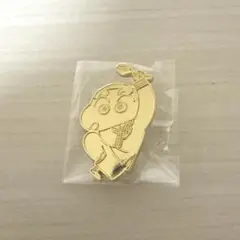 クレヨンしんちゃん シネマパレード ノベルティ 金のピンバッジ