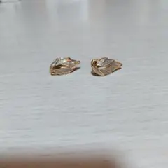 ゴールド葉型クリップイヤリング
