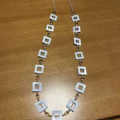 エンスイートのネックレス　ホワイト系 涼しげ