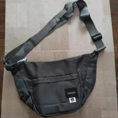 emmiの半月ショルダーバック