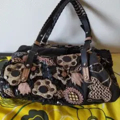 ジャマンピュエッシュのハンドバッグ