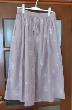 刺繍入りうすピンクギャザースカート
