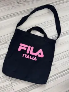 FILA キャンバスショルダーバッグ 黒×ピンクロゴ