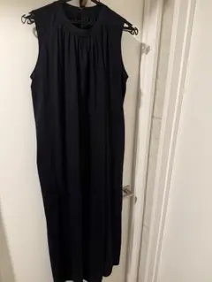 ブラックノースリーブロングワンピース