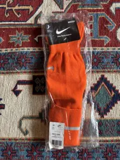 新品未使用タグ付Nikeナイキジュニアサッカーソックス 21-23オレンジ