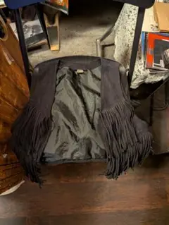 フリンジ付き黒ベスト