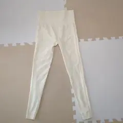 アイボリー　ヨガパンツ　Sサイズ