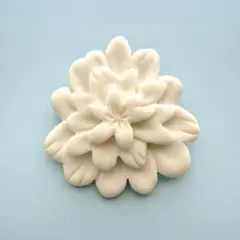 【新品未使用】Plantation プランテーション 花形 ブローチ ホワイト