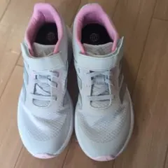 軽量　アディダス 22cm 試着のみ