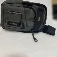 グレー ショルダーバッグ