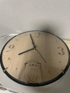 ハリネズミの木製壁時計