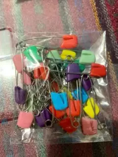 カラフルな安全ピンセット