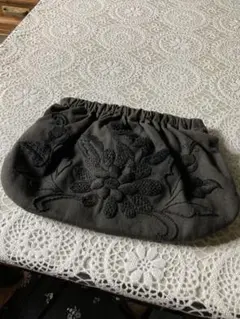 手刺繍ポーチ