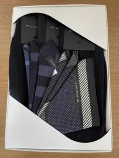 BURBERRY　バーバリー大判ハンカチ× ２枚 & バーバリーソックス×３足