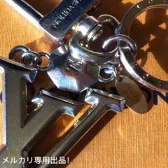LOUIS VUITTON キーホルダー ポルトクレLVファセット チャーム❣️
