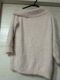 フワフワ淡いピンクオフショルダーニット